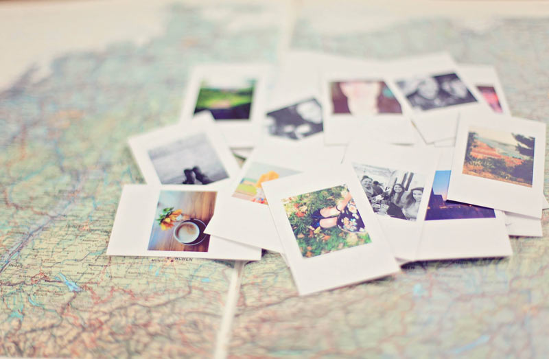Polaroid di vacanze su cartina